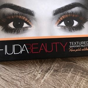 Huda Beauty Rose Gold Texturize Eyeshadow Palette